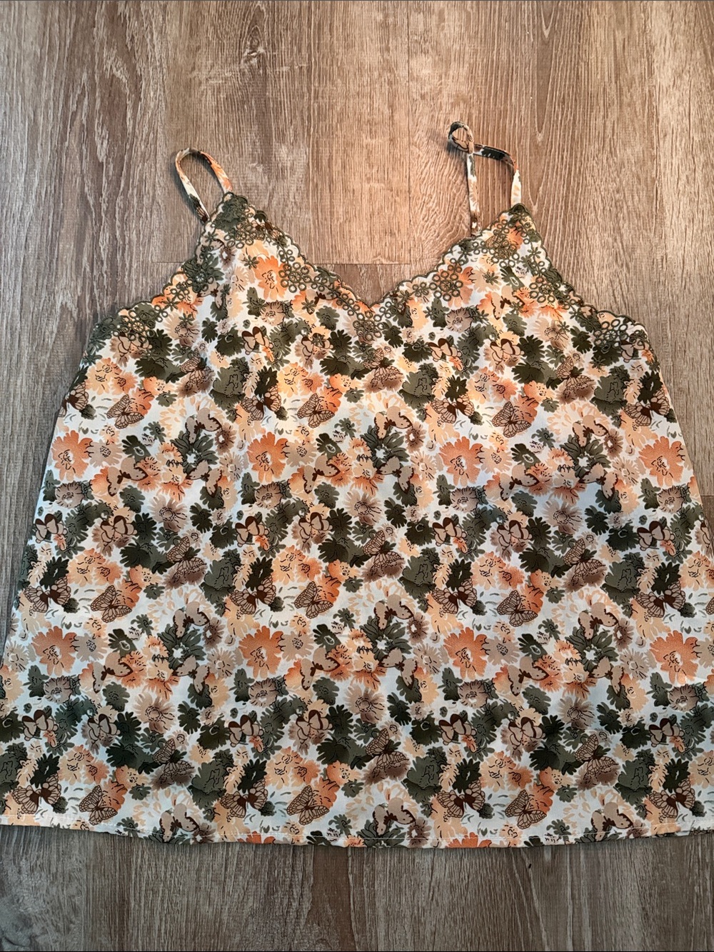SHEIN Floral Lace-Edge Spaghetti Strap Cami in Cream, Olive and Orange